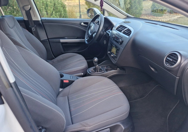 Seat Leon cena 22800 przebieg: 206380, rok produkcji 2012 z Płock małe 277